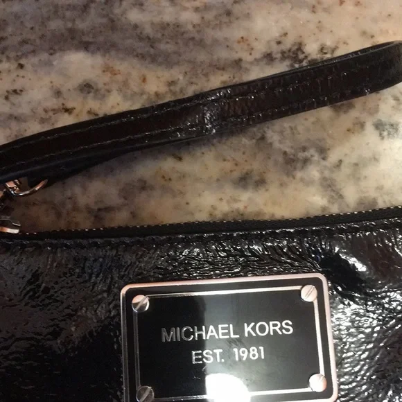 Michael Kors wristlet - Picture 2 of 4